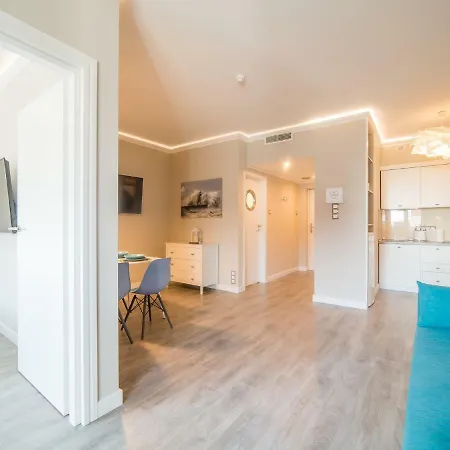 617 W Polonia Apartament *