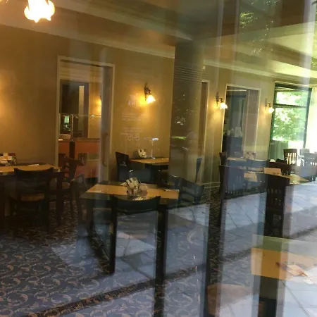 617 W Polonia Apartament