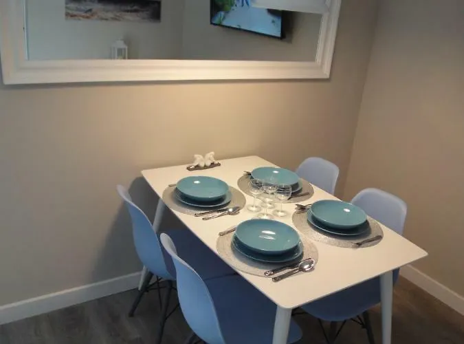 617 W Polonia شقة