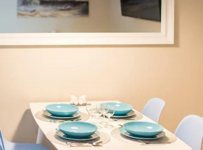 617 W Polonia شقة *