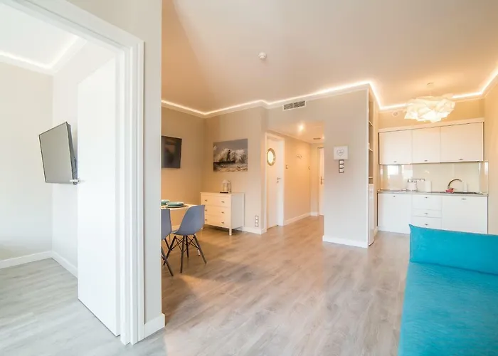 617 W Polonia Apartament *